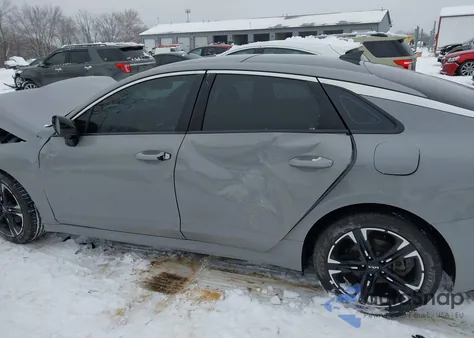 2022 Kia K5 Gt-Line z USA, uszkodzony, nr VIN 5XXG64J29NG122706